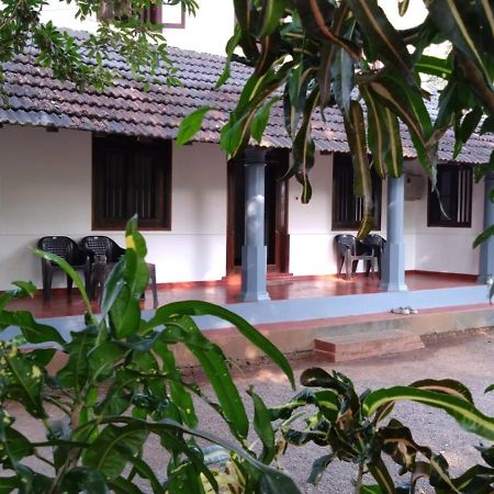 Perch Next Door Bed and Breakfast Kannur Exteriör bild