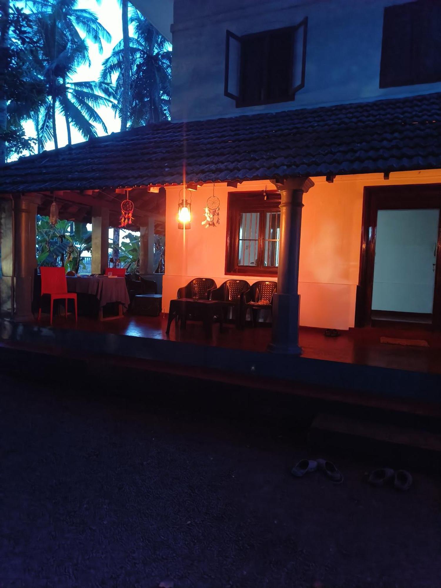 Perch Next Door Bed and Breakfast Kannur Exteriör bild