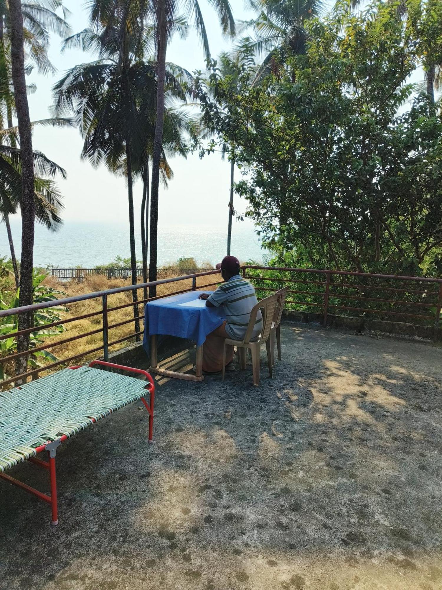 Perch Next Door Bed and Breakfast Kannur Exteriör bild